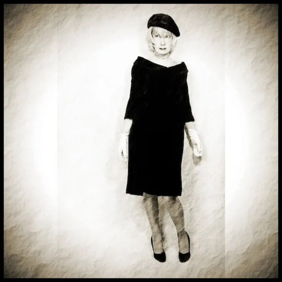 Black Velvet Cocktail Dress Vintage 50s Curvy Sheath with Sleeves - Sassy! - Picture 7 of 16